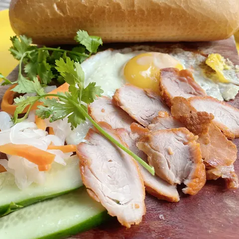 Hình ảnh Bánh mì Pate - Xá xíu - Ốp la