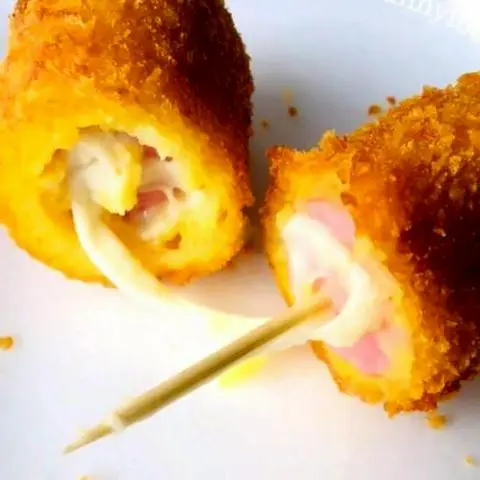 Hình ảnh 1 cây hot dog phô mai