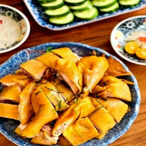 Hình ảnh Gà ủ muối nguyên con
