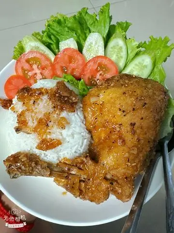 Hình ảnh Cơm Gà Góc Tư Chiên Nước Mắm