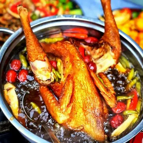Hình ảnh Lẩu gà tiềm ớt hiểm