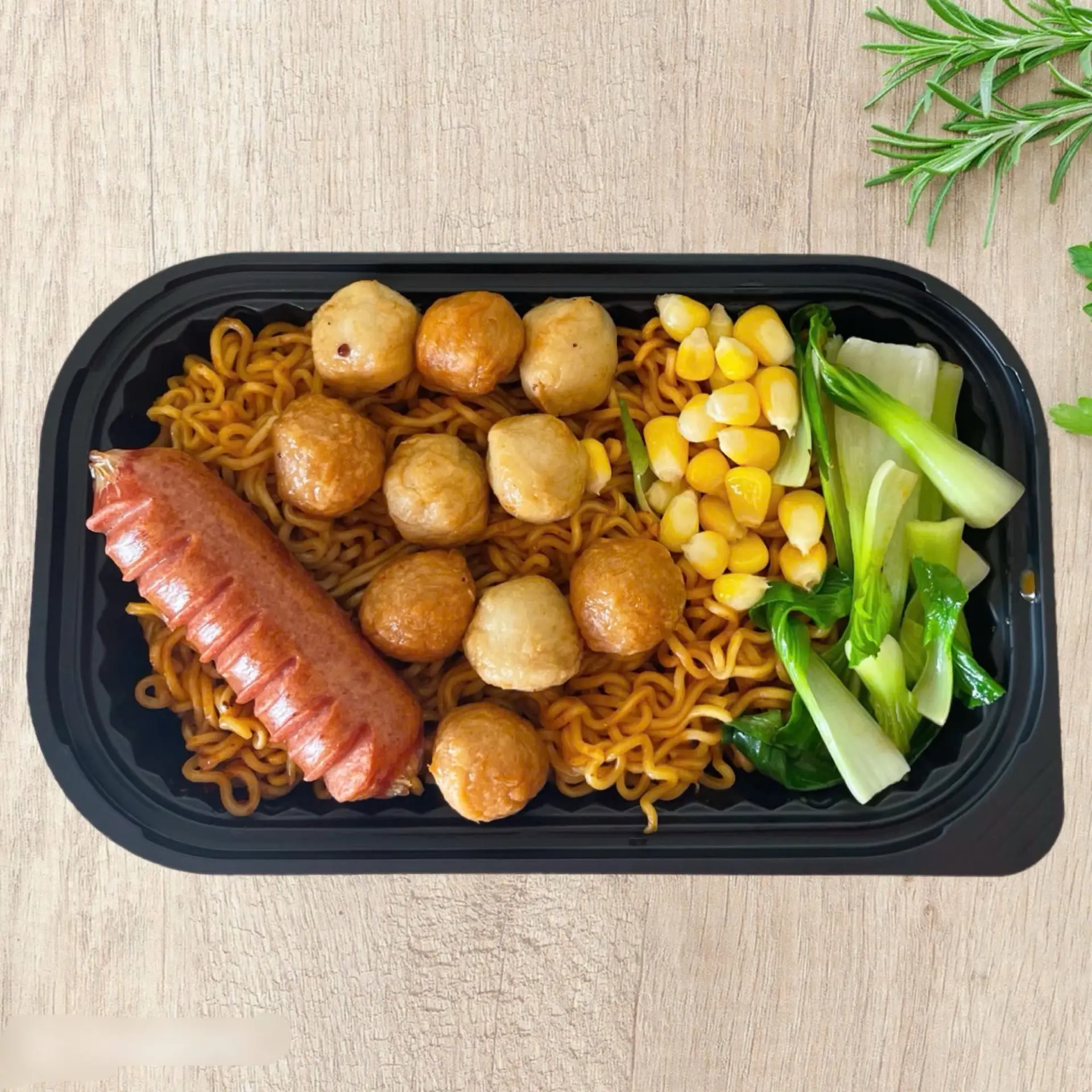 Hình ảnh Mì xúc xích cá viên