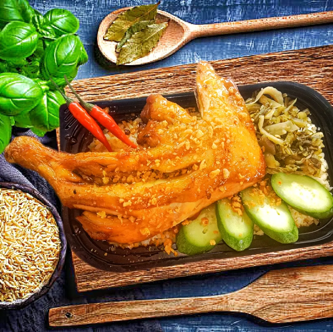 Hình ảnh Cơm chiên đùi lớn góc tư (gà tươi)