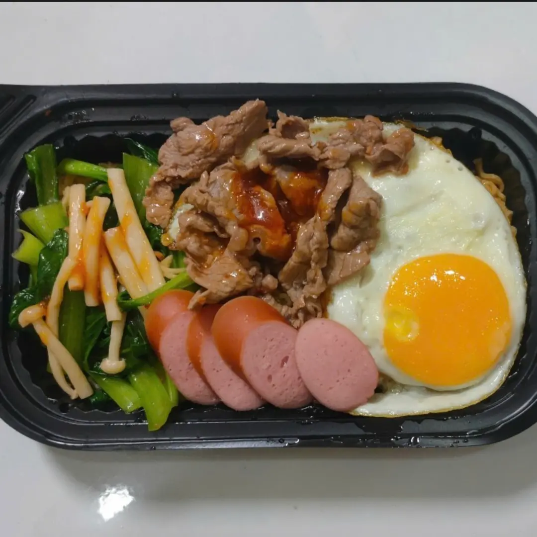 Hình ảnh Mì trộn bò đặc biệt