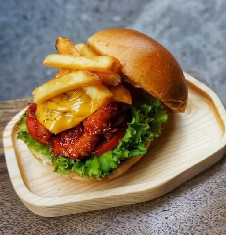 Hình ảnh Burger Gà Giòn Cay