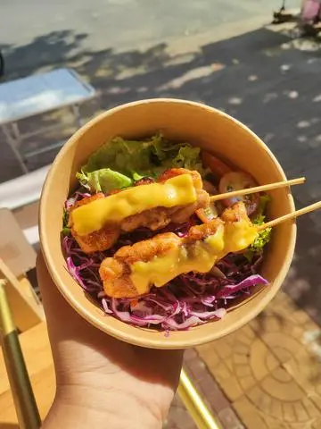 Hình ảnh Salad gà que phomai