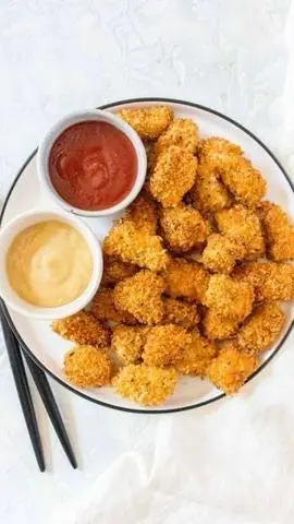 Hình ảnh Gà viên size lớn kèm 2 loại sốt