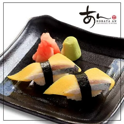 Hình ảnh "KOMOCHI-NISHIN" Vinegard Herring Roe Sushi (2pcs)/Sushi cá trích ép trứng  (2 miếng)