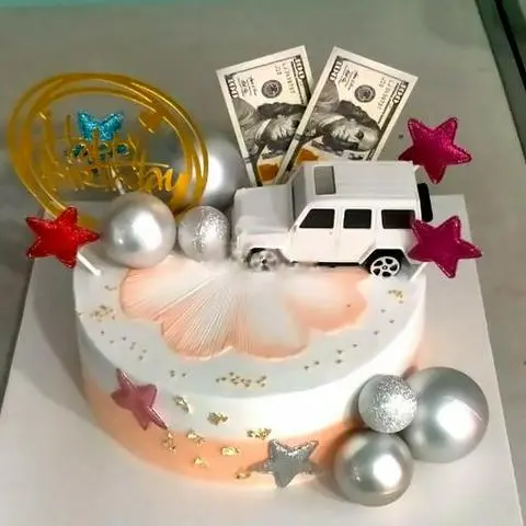 Hình ảnh Bánh kem hiện đại xe hơi