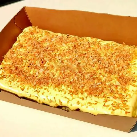 Hình ảnh Bông Lan Kem Trứng Dừa Nướng - Hộp 12 Miếng