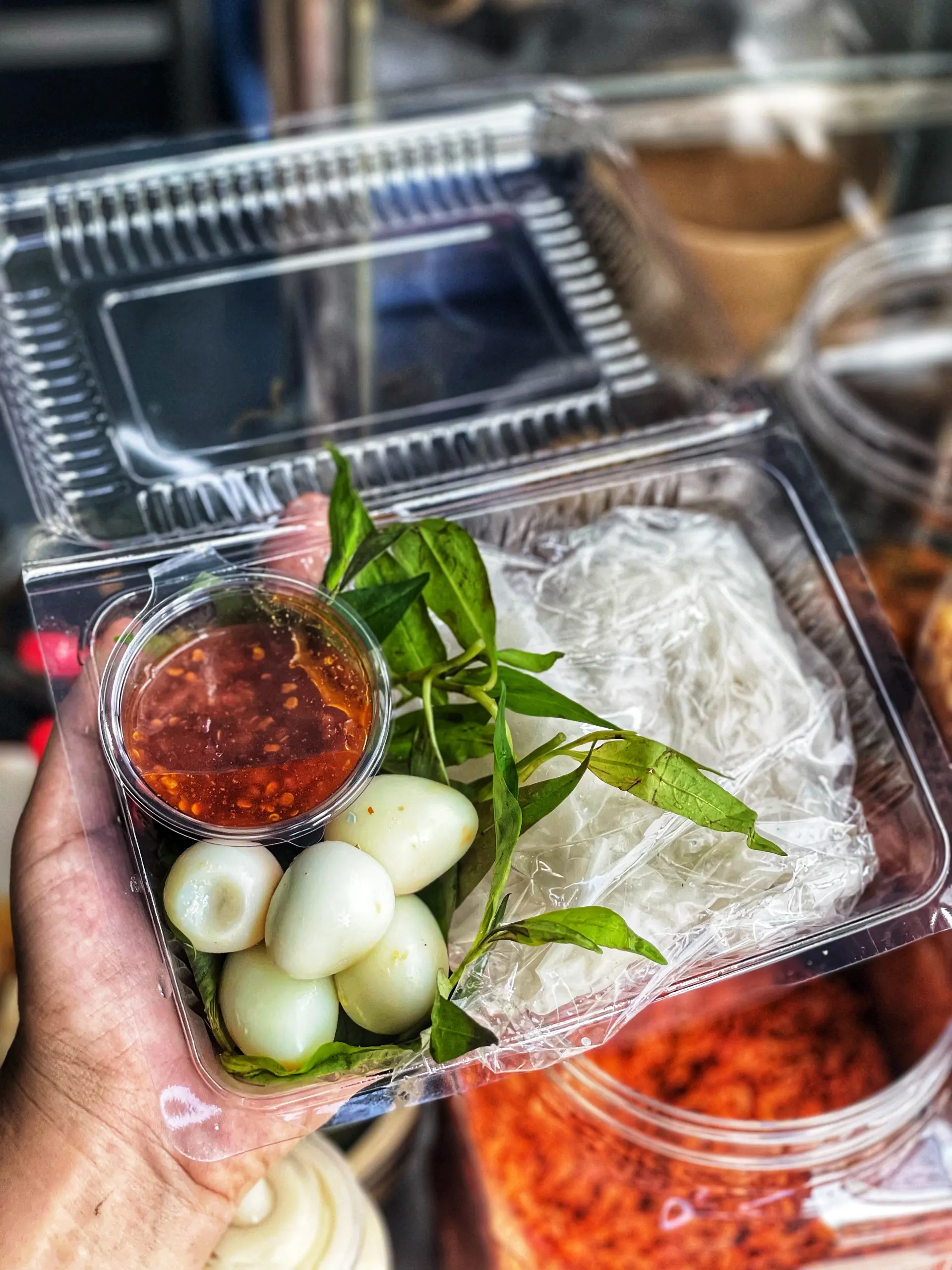 Hình ảnh Bánh Tráng Chấm Muối Sệt Trứng Cút