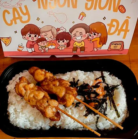 Hình ảnh Cơm Gà Rán Xiên Que