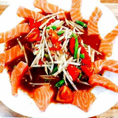 Hình ảnh Gỏi đu đủ cá hồi