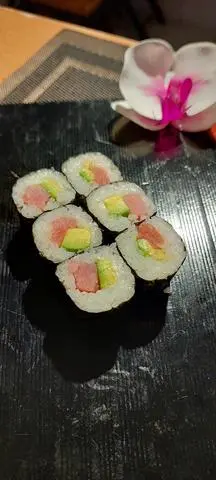 Hình ảnh Cuộn Bơ Cá Ngừ Nhỏ 