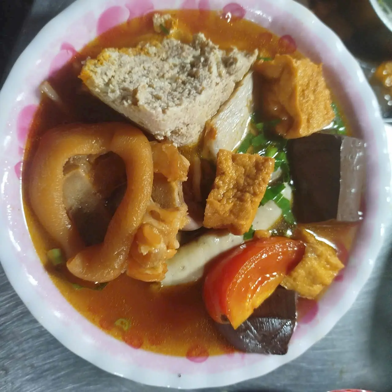 Hình ảnh Bún - riêu cua - giò gân - chả cây - chả cá - đậu - huyết - cà chua