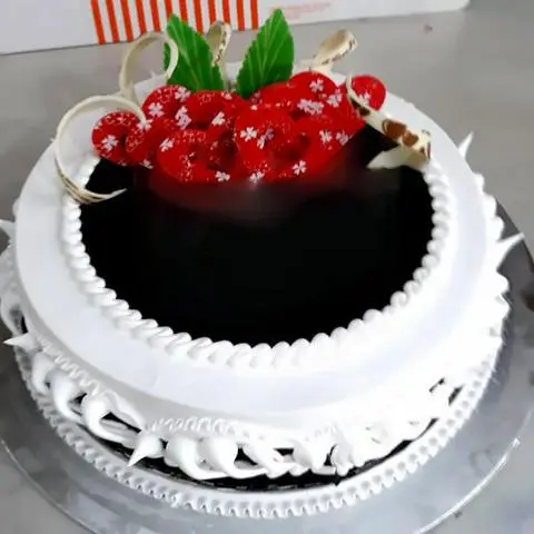 Hình ảnh Bánh kem trang trí socola