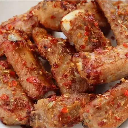 Hình ảnh Cơm Chiên Giòn Sườn Chiên Sả Ớt