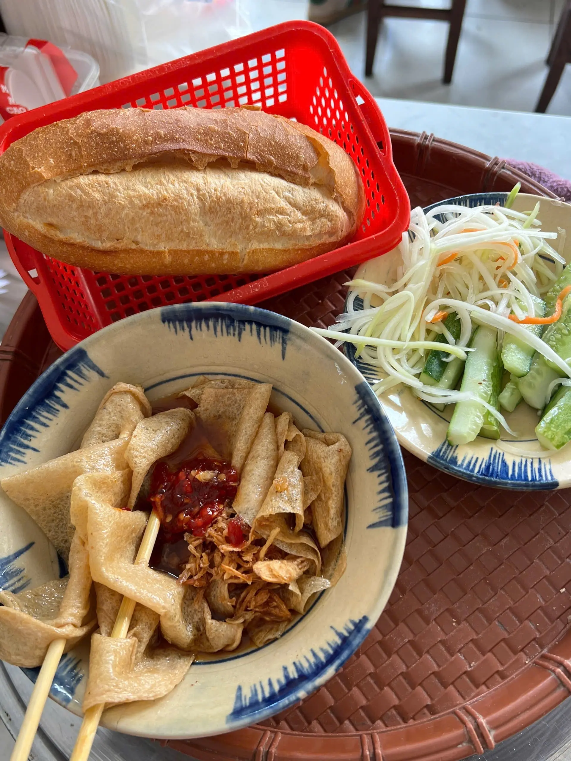 Hình ảnh BÁNH MÌ CHẤM CHẢ (món mới)