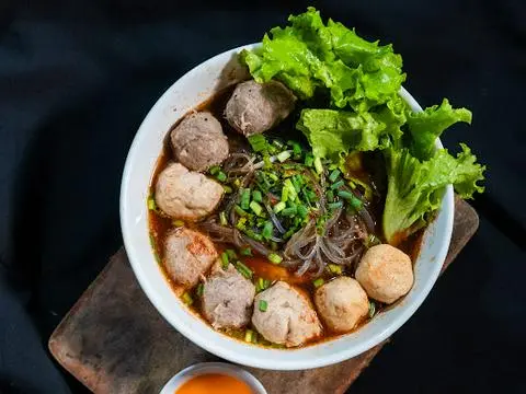 Hình ảnh Bún Thái bò tái - bò viên