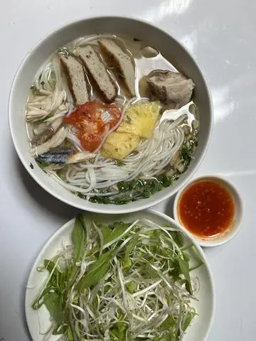 Hình ảnh Bún chả cá dầm sứa