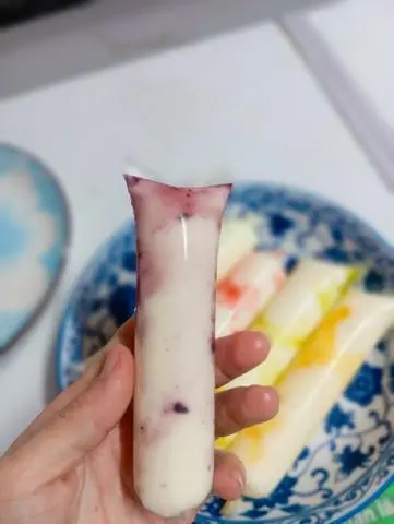 Hình ảnh Yaourt Mix Vị Dâu tằm
