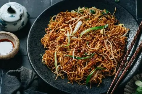 Hình ảnh Mì xào sốt sườn hầm đậu 