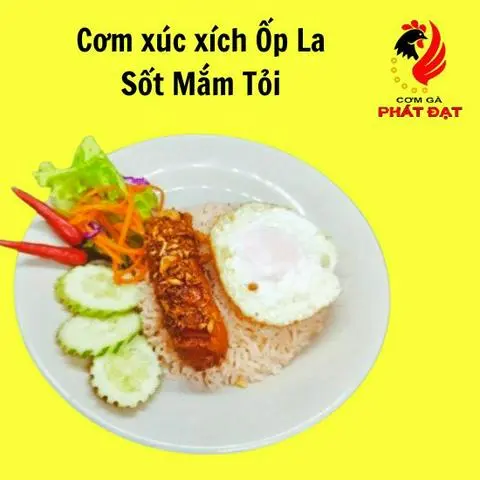 Hình ảnh Cơm Xúc Xích Ốp La Sốt Mắm Tỏi