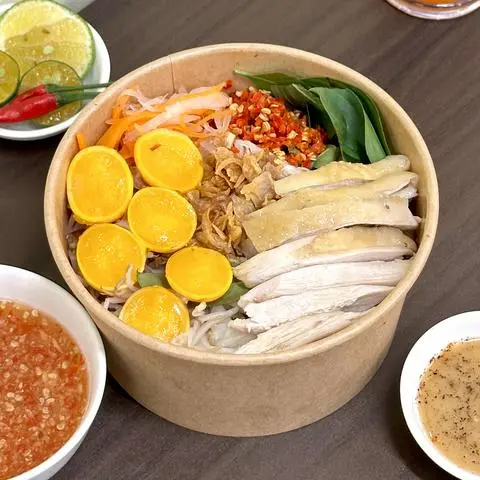 Hình ảnh Bánh ướt thịt gà trứng non