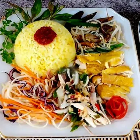 Hình ảnh Cơm gà gỏi chặt 1 người