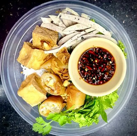 Hình ảnh Bún Nước Tương Chả Giò Đặc Biệt