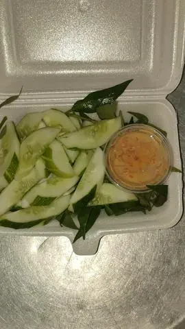 Hình ảnh combo rau,dưa,nước chấm muối ớt 