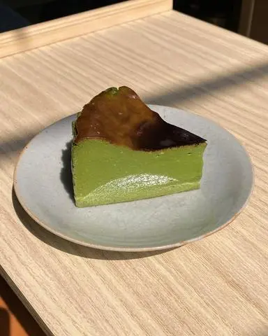 Hình ảnh Matcha basque cheesecake