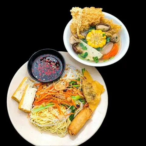 Hình ảnh Bún xào chay - súp rau củ