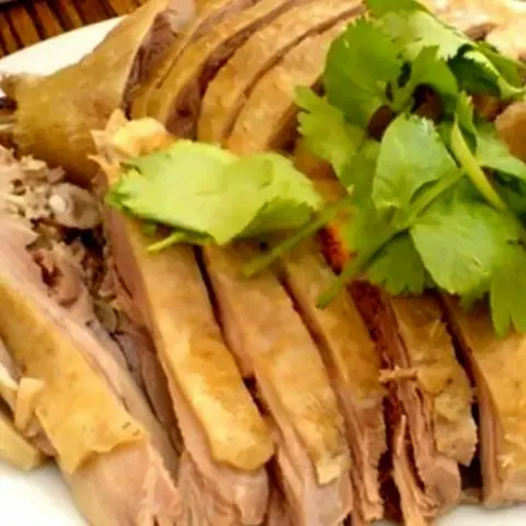 Hình ảnh Vịt luộc chặt nguyên con