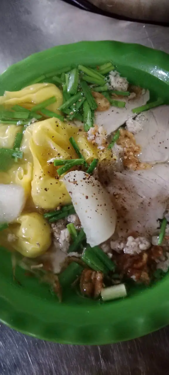 Hình ảnh Hoành thánh Mì tươi đặc biệt 