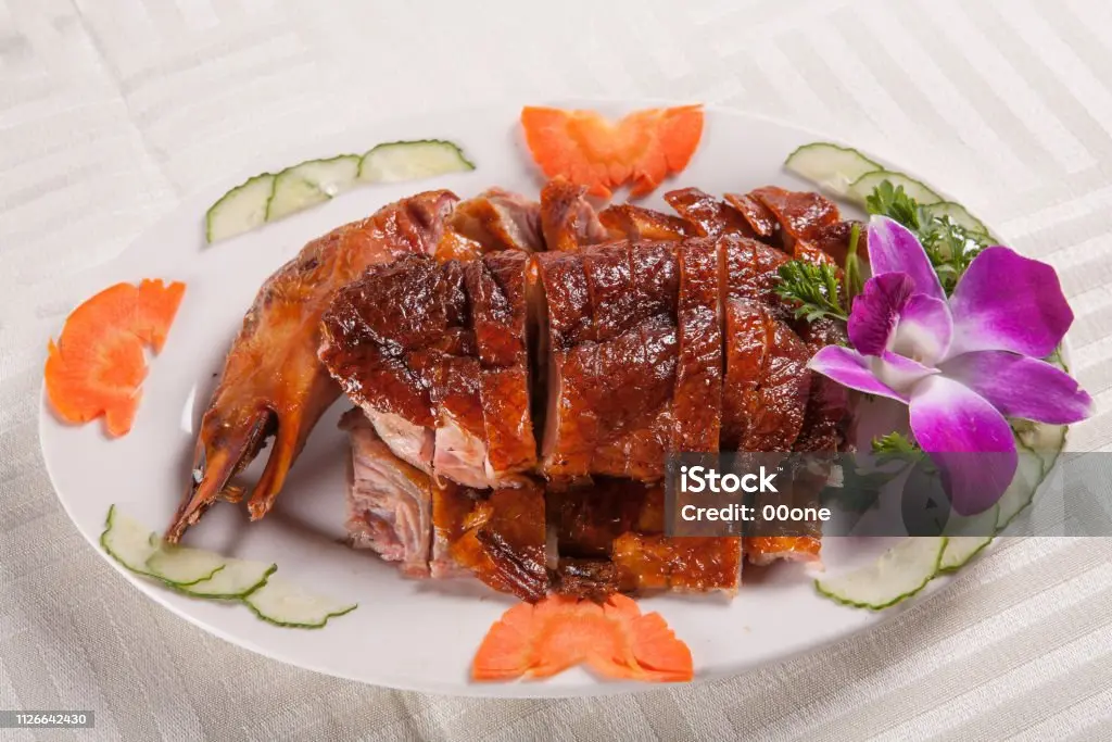 Hình ảnh Vịt quay mật ong da giòn 1/4 con
