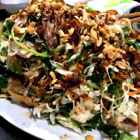 Hình ảnh Gà luộc chặt nguyên con
