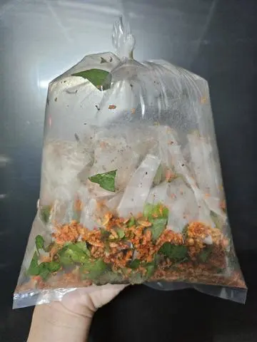 Hình ảnh Bánh tráng ruốc đỏ