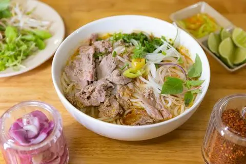 Hình ảnh Bún  bò tái , nạm