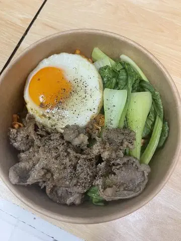 Hình ảnh MÌ TRỘN BÒ ỐP LA
