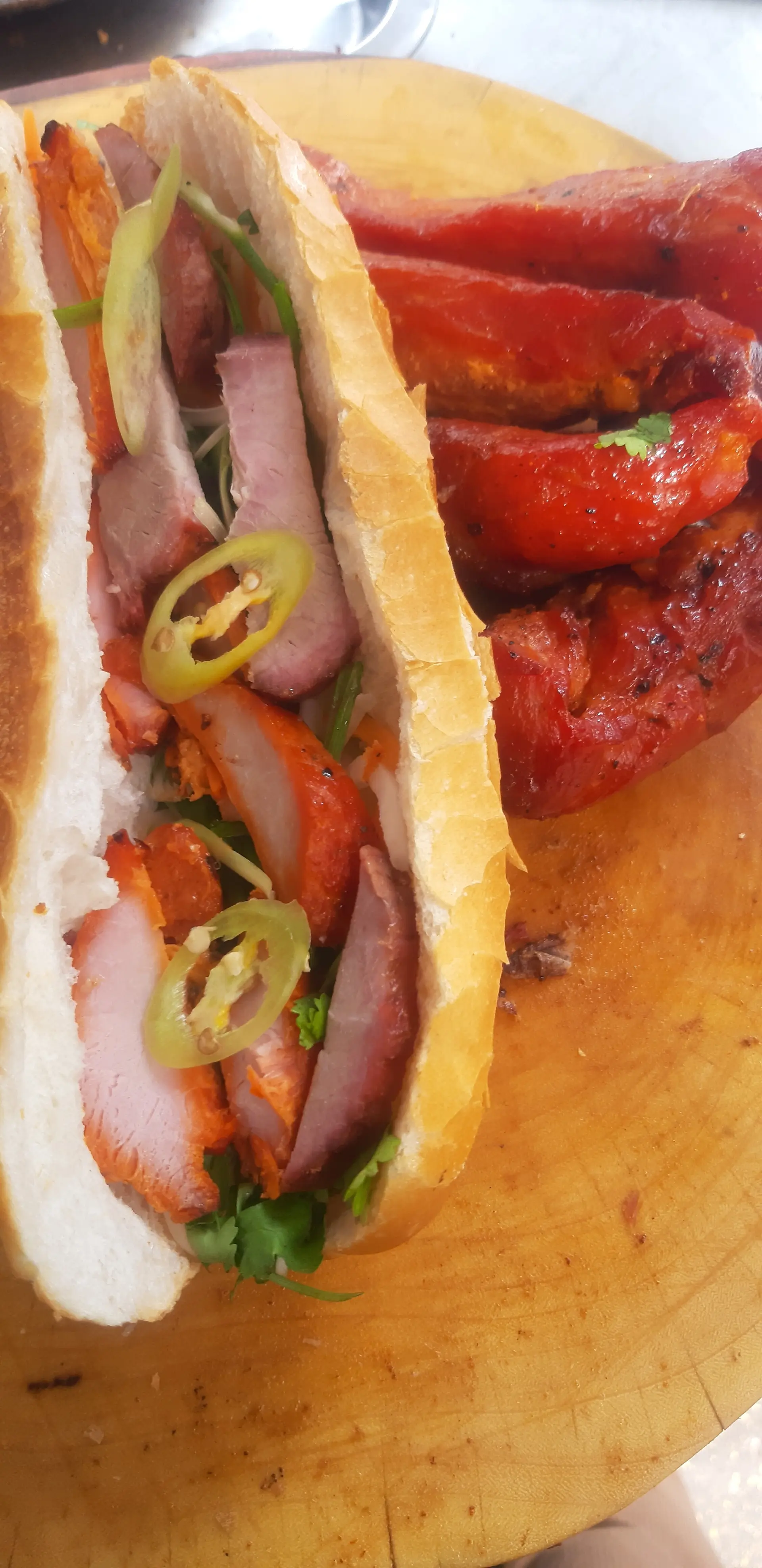 Hình ảnh Bánh mì xá xíu