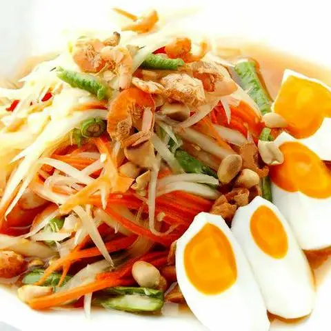 Hình ảnh Gỏi đu đủ trứng muối