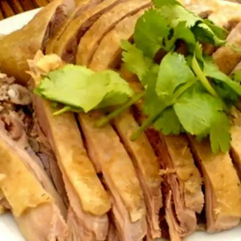 Hình ảnh Vịt luộc chặt nửa con
