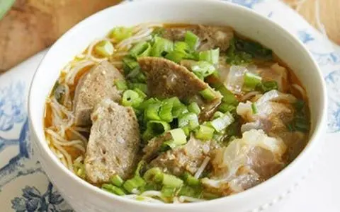 Hình ảnh bún bò tái + bò viên