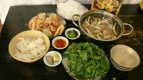 Hình ảnh Lẩu Gà Lá Giang Vừa