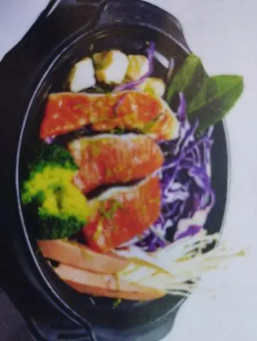 Hình ảnh Mì kim chi cá hồi