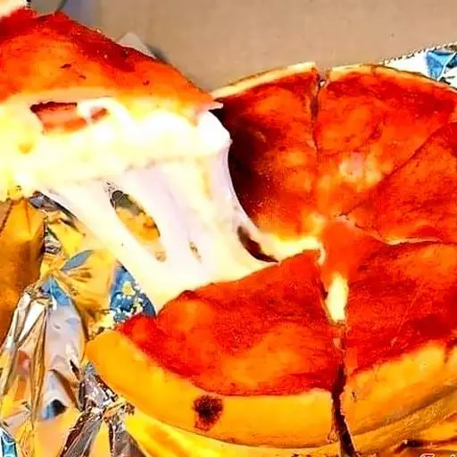 Hình ảnh Pizza Chicago xúc xích full cheese