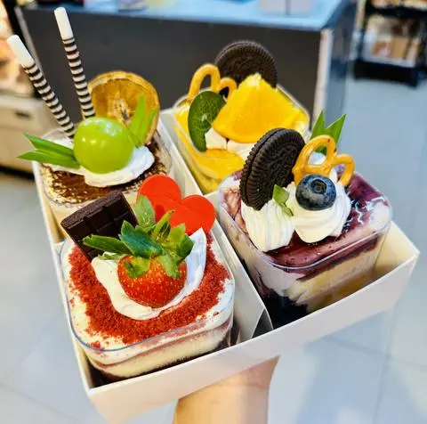 Hình ảnh set teabreak 4 vị ( kèm hộp trong suốt ) 