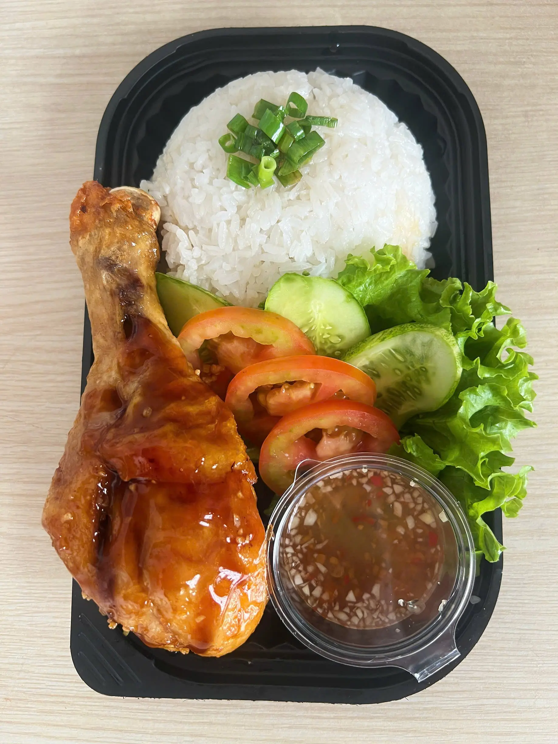 Hình ảnh Cơm đùi gà chiên sốt me