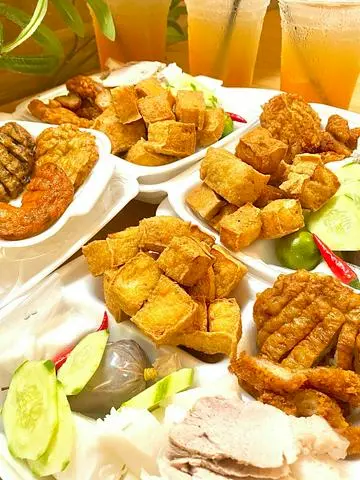 Hình ảnh [SET 3 NGƯỜI B]: 3 BÚN ĐẬU THẬP CẨM LỚN  + 1 TÁ LẢ LỚN + 1 BÁNH TRÁNG + 3 TRÀ TẮC			
